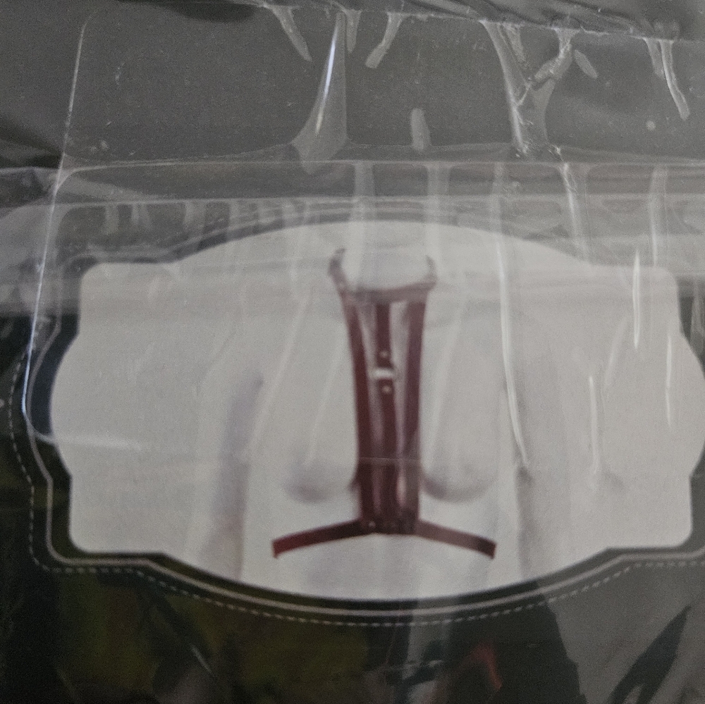 Red Leather Harness - Picture 4 of 6